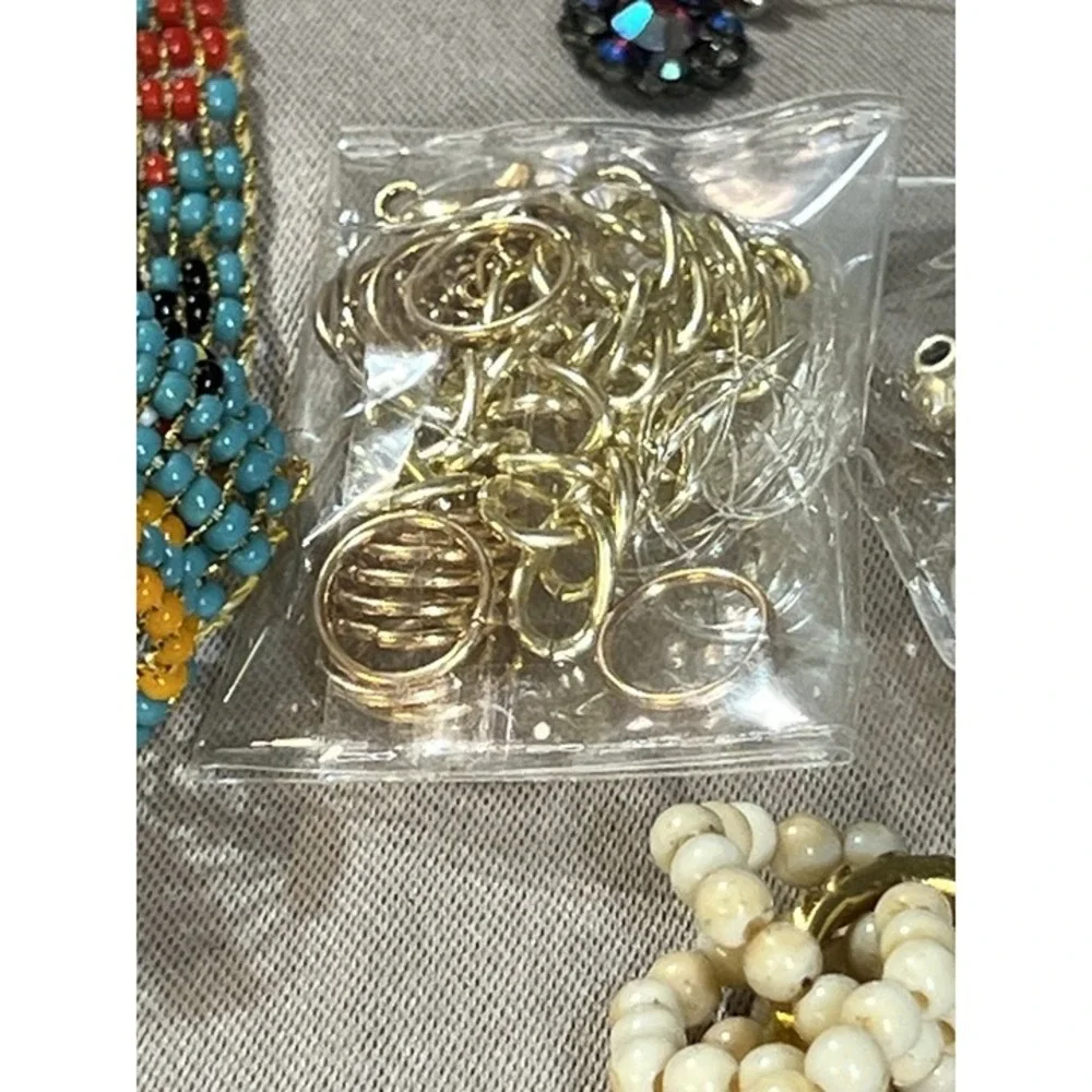 BEAD LOT‎ FOR JEWELRY MAKING SOME VERY GOOD QUALITY (2349)